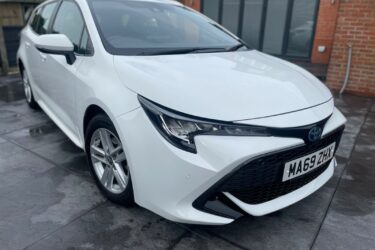 2020 Toyota COROLLA ESTATE SPORT 1.8 VVT-i Hybrid Icon Tech 5dr CVT Auto Image