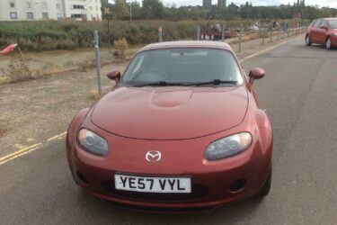 Mazda MX-5 1.8i Roadster RARE HARDTOP CONVERTIBLE IN THE BEST COLOUR! Image