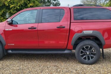 Stunning condition, 2.8 Toyota hilux invincible x 70/21 no vat Image