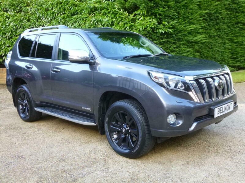 TOYOTA 2..8 D-4D INVINCIBLE X AUTO 7 SEATS 2017/17 Reg FULL TOYOTA SERVICE HIST Image