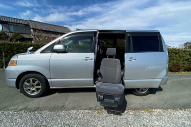 2006 Toyota Voxy 2.0 Auto 7 Seater AZR60 with electric disabled rear seat (A7) Image
