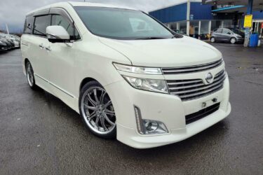2012 NISSAN ELGRAND *TOP SPEC* FRESH IMPORT CONVERTED/MPH 22"INCH ALLOYS E52.. Image