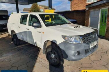 2013 Toyota HI-LUX 2.5 HL2 4X4 D-4D DCB 142 BHP ONE OWNER AND DIRECT FROM A LARG Image