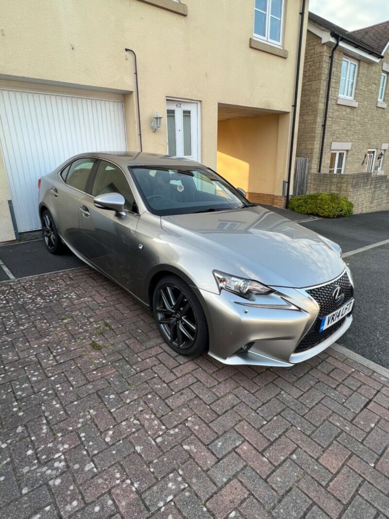 Lexus is300h f sport Image