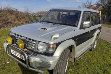 MITSUBISHI PAJERO 2.8 4M40 TURBO DIESEL L REG 1994 BLUE/SILVER LWB 4X4 UTILITY Image