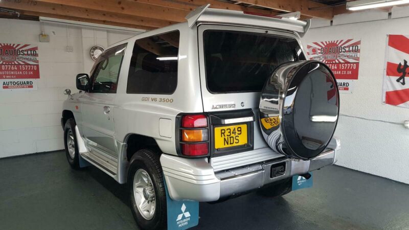 Mitsubishi pajero 3.5 automatic rare japanese fresh import recaro seats 1998 Image