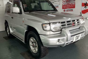 Mitsubishi Pajero 3 door 2.4cc silver japanese import corrosion free 97 in stock Image