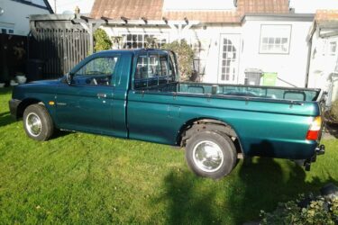Mitsubishi pick up Truck Image