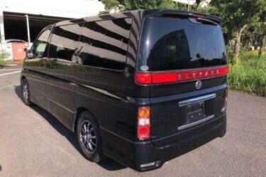 Nissan elgrand e51 black 2.5 automatic 8 leather seater fresh japanese import Image