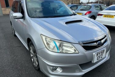 SUBARU EXIGA 2009 2.0 TOP SPEC 7 SEATER PAN ROOF VERY LOW MILEAGE Image