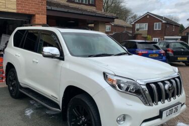 TOYOTA 2.8 D-4D INVINCIBLE X AUTO 7 SEATS 2017/17 Reg FULL TOYOTA SERVICE HIST Image