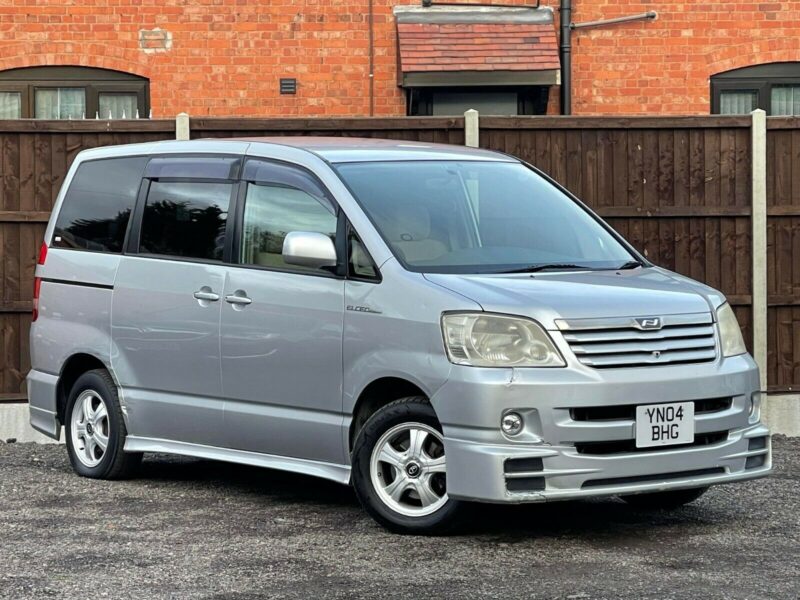 2004 TOYOTA NOAH 2.0 PETROL AUTOMATIC 8 SEATER MPV 2 REAR SLIDING DOORS 150 BHP Image