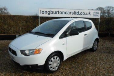 MITSUBISHI COLT CZ1 White Manual Petrol, 2013 Image