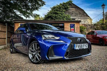 Lexus IS 300 2.5 F Sport E-CVT Euro 6 (s/s) 4dr Hybrid Image