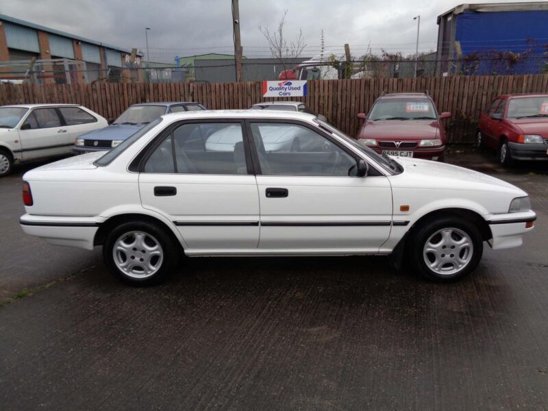 1989 Toyota Corolla 1.3 GL 4dr SALOON Petrol Manual Image