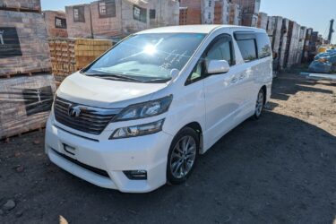 2010 Toyota Vellfire 2.4L - Fresh Import - Grade 4/B - White - 6 Seater - Luxury Image