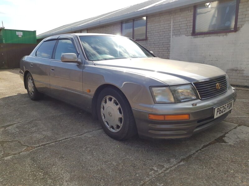 Lexus LS400 Image