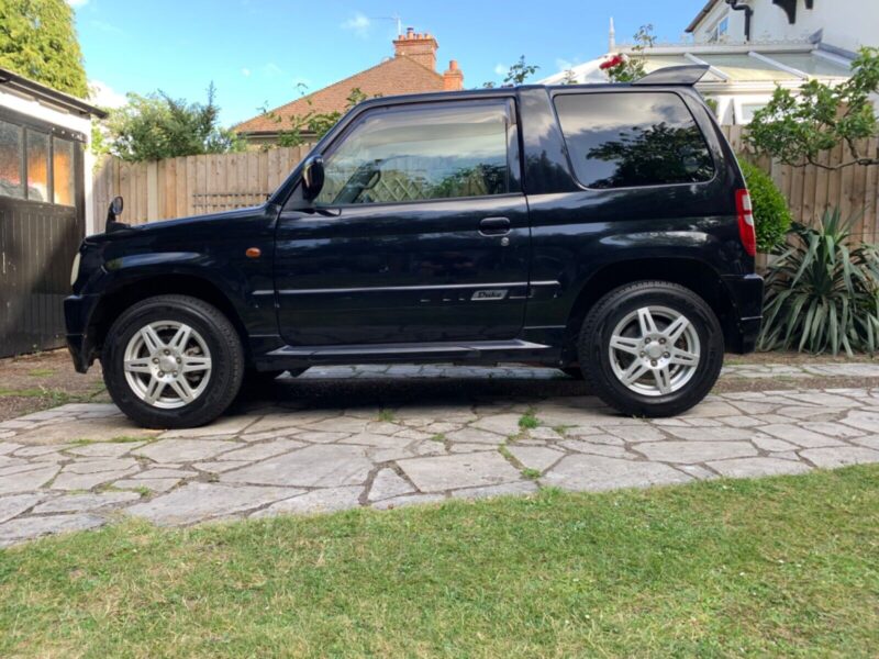 mitsubishi pajero mini Image