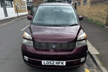 Toyota Voxy Image