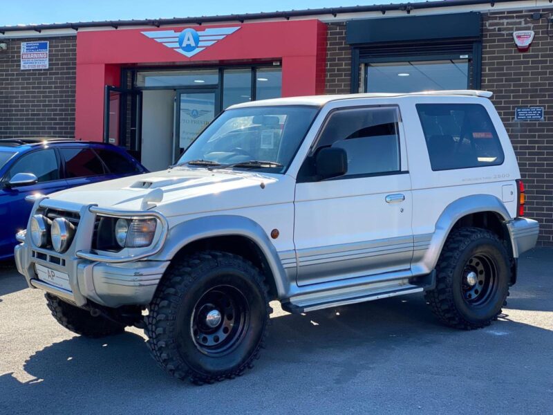 1997 P Mitsubishi Pajero 2800 DIESEL 140 BHP MODEL WHITE RARE MODEL UNDERSEALED Image