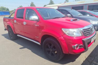 Toyota Hi-lux Invincible X D/Cab Pick Up 3.0 D-4D 4WD 171 DIESEL MANUAL 2016/16 Image