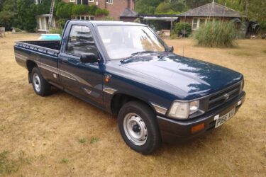 Toyota Hilux Mk 3 lN85 - 2WD - 2.4 diesel - One Owner From New - 114,000 miles Image