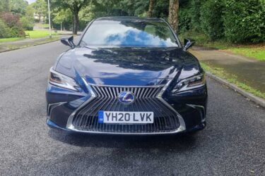 2020 Lexus ES 300h 2.5 Takumi 4dr Hybrid blue Automatic FULLY LOADED Image