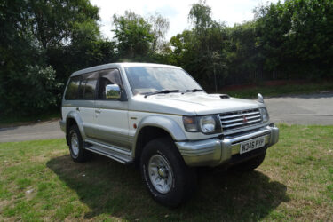 MITSUBISHI PAJERO 2.8 4M40 TURBO DIESEL N REG 1996 WHITE/SILVER LWB 4X4 UTILITY Image
