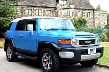 *** TOYOTA FJ CRUISER R.H.D *** A-TRAC ***ULEZ* JDM * IN STOCK READY**MPV** Image