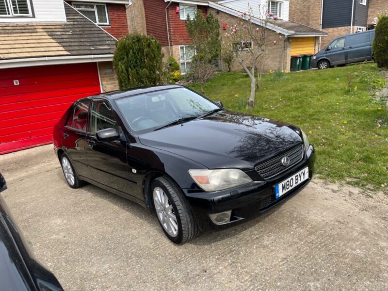 Lexus is200 se navigator 2005 sports saloon, needs attention Image