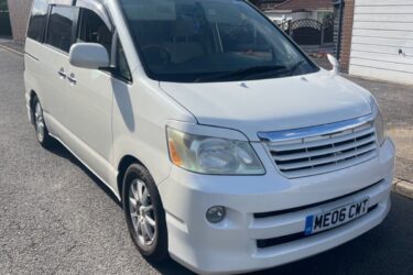 TOYOTA NOAH VOXY 2006 06 MPV 7 SEATER 2.0 Image