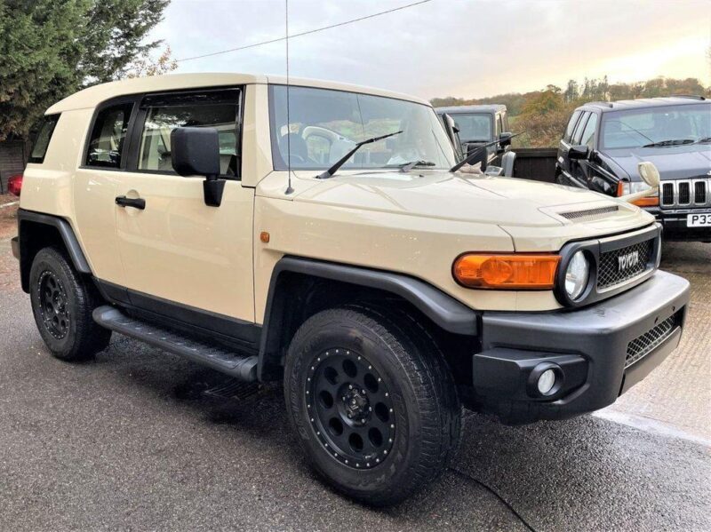 2018 18 TOYOTA FJ CRUISER 4WD Image