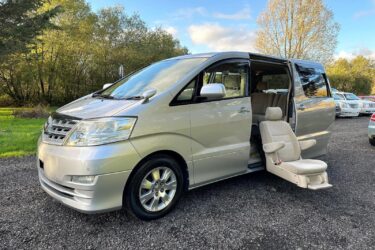 FRESH IMPORT 2007 FACE LIFT TOYOTA ALPHARD 3.0 VVTI PETROL AUTO MX PREMIUM 4WD Image