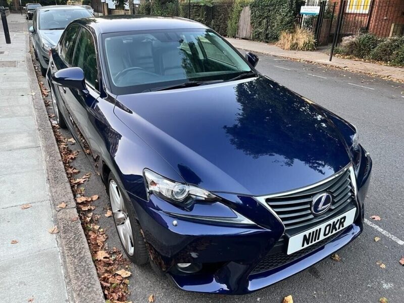 Lexus IS 300H Image