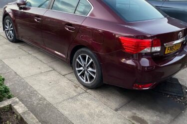 Toyota avenisis icon D-4D 2013 (63 reg) Image