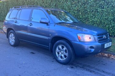 Toyota Highlander 3.5 V6 4X4 in Stunning Grey Metallic 7 Seater Image