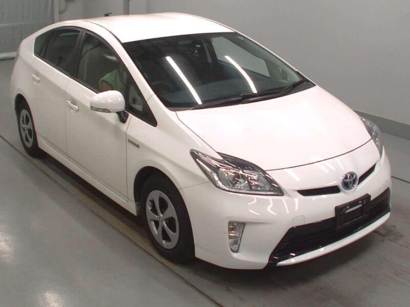 TOYOTA PRUIS HIGH SPEC 1800CC HYBRID 06/2013 GRADE 4 (58,000 MILES) Image