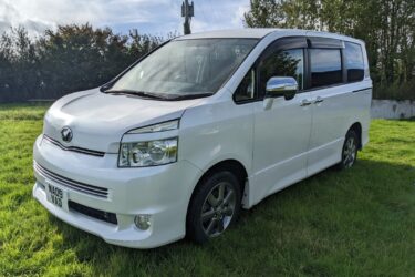 Toyota Voxy - 2009 - 96k miles - fresh import - MOT - 4WD - alloys - 8 seater Image