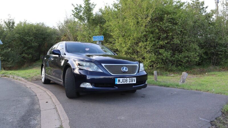 Lexus Ls 600h L awd f4 Image