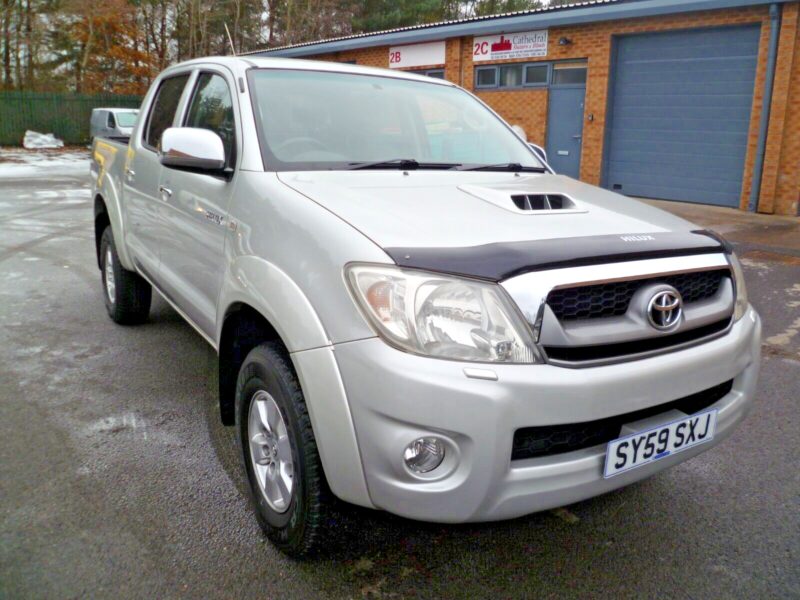 Toyota hilux invincible 3.0 diesel 4x4 only 83,900 miles a stunning pick up Image