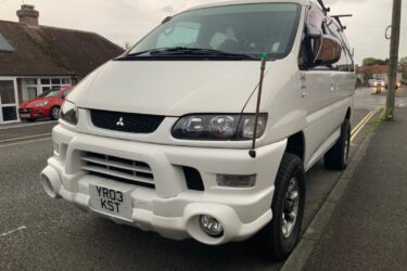 Mitsubishi Delica L400 V6 4x4 auto Image