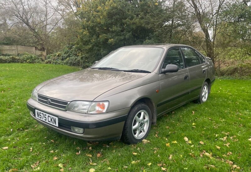 TOYOTA Carina e GLi 1.6 Auto HATCH Electric Sunroof . Extensive Service History Image