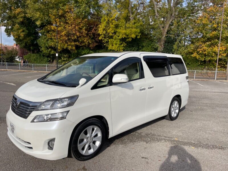 TOYOTA VELLFIRE 3.5V6 28653 MILES AUCTION GRADE 4,5B HUGE SPEC EXTREAMLY CLEAN Image