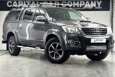 2016 Toyota HI-LUX 3.0 INVINCIBLE X 4X4 D-4D DCB 5d AUTO 169 BHP Diesel Automati Image