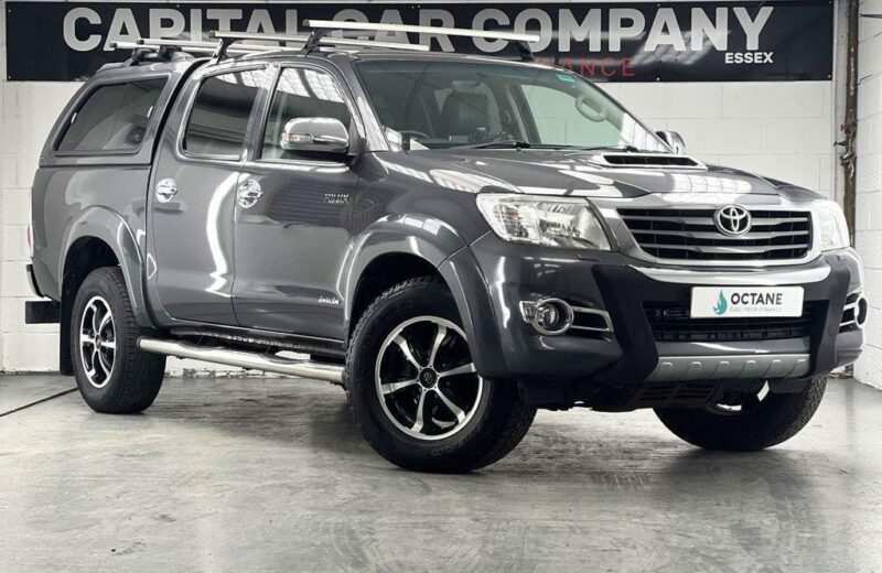 2016 Toyota HI-LUX 3.0 INVINCIBLE X 4X4 D-4D DCB 5d AUTO 169 BHP Diesel Automati Image