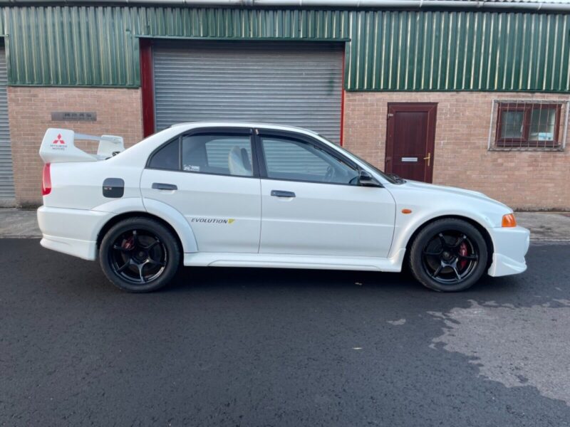 Mitsubishi Lancer Evo 5 V GSR Image