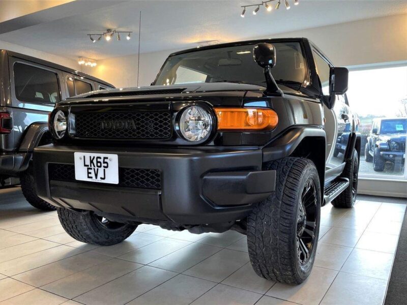 2015 65 TOYOTA FJ CRUISER 4.0L V6 4X4 AUTO BLACK EDITION Image