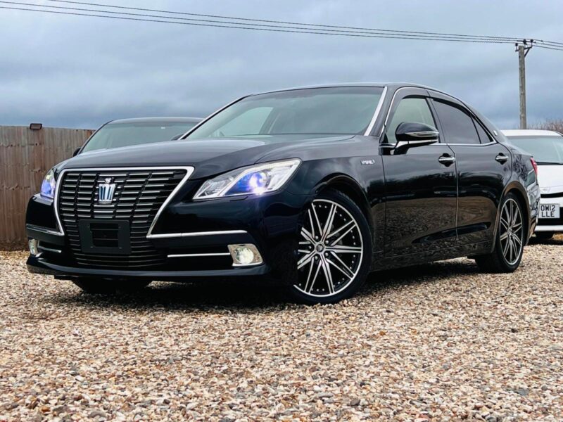 TOYOTA CROWN ROYAL SALOON G 2.5 AUTO HYBRID HUGE SPEC FULL LEATHERS GRADE 4/B Image