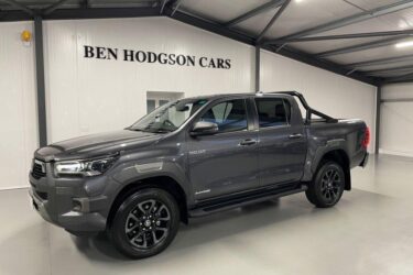 2023 Toyota HI-LUX 2.8 INVINCIBLE X 4WD D-4D DCB 202 BHP All Terrain Diesel Auto Image