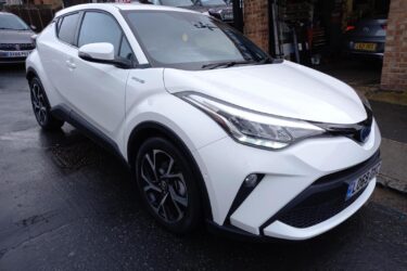 Toyota C-HR 1.8 VVT-h Design CVT Euro 6 (s/s) 5dr Image